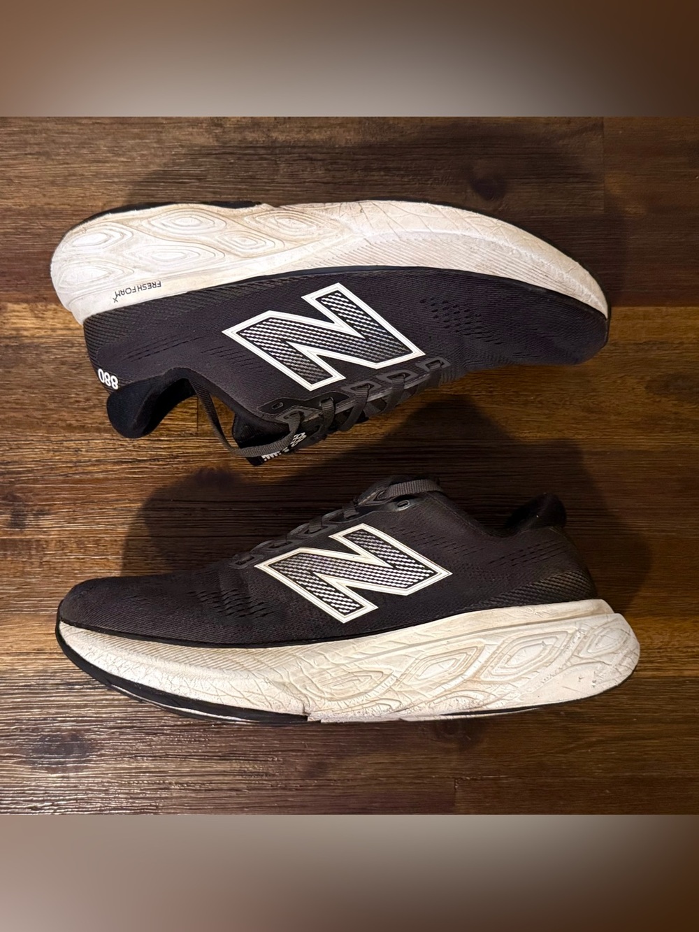 New Balance Fresh Foam X 880v15 Black White - Men Size 9 (10.5W) BEATER DEAL